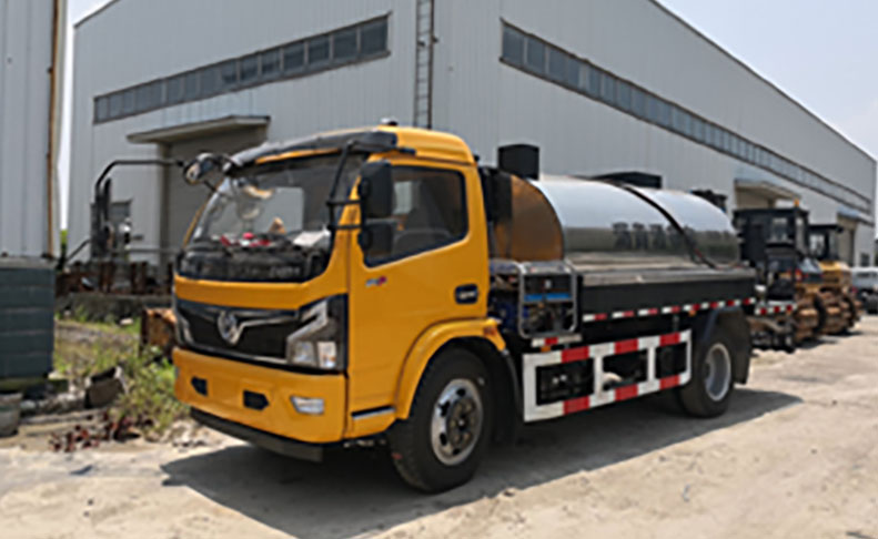 6立方普通沥青洒布车(出口版）_东风沥青喷洒车_东风四驱轻卡底盘改装