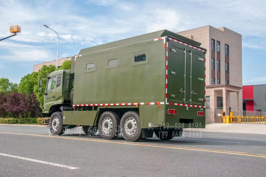 东风天锦炊事车,可供300人就餐