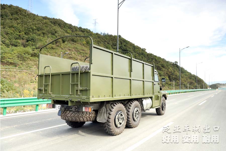 东风六驱卡车，东风装甲车，六驱装甲车，军用装甲车，装甲车出口，越野专用车，六驱越野卡车，装甲车定制