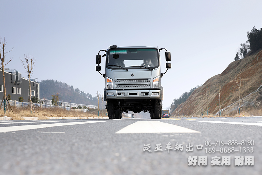 东风平头底盘,平头驾驶室,EQ2082越野底盘,经典出口底盘,六驱平头底盘,六驱越野专用车,六驱越野车,专用车底盘,越野车底盘 