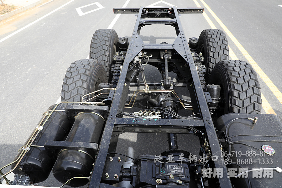 东风六驱,特种车底盘,加强型越野底盘,EQ2102GJ,10吨卡车底盘,6*6底盘配置