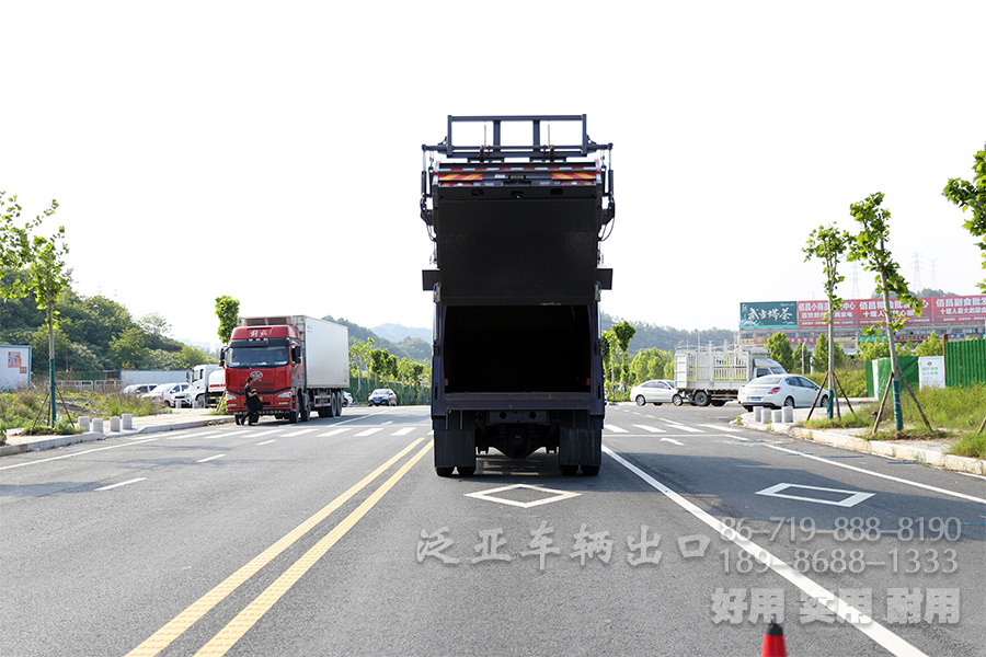 四驱越野底盘、四驱底盘改装、垃圾运输车、14立方垃圾车、轻卡环卫车、多功能垃圾车、4x2垃圾车