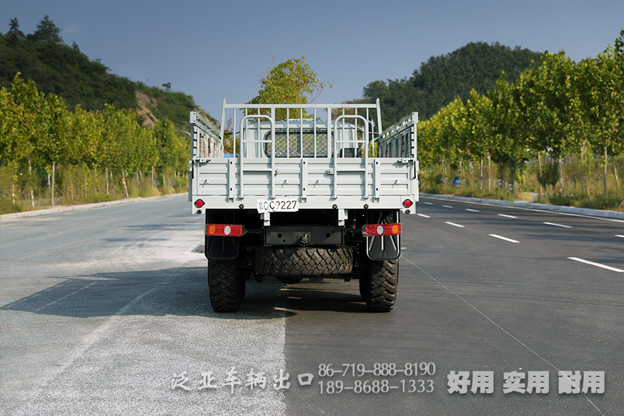东风EQ2100,东风全驱越野卡车,长头EQ2100,六驱越野运兵车,6*6尖头载货汽车,六驱载货汽车,运兵卡车,长头卡车,210马力卡车,越野运兵车