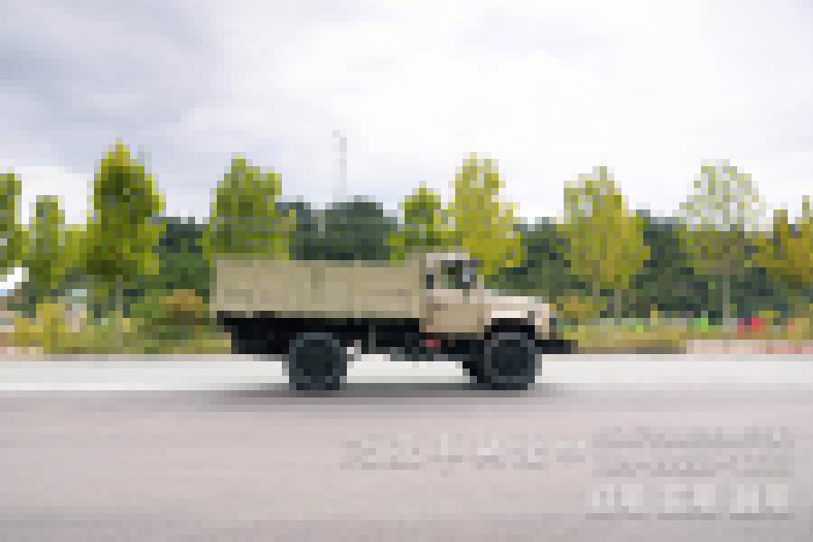 东风4x4,东风尖头卡车,东风越野卡车,东风四驱,EQ240,尖头驾驶室,东风四驱改装,定制化卡车出口,全驱卡车厂家