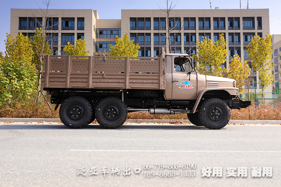 东风25Y,军绿色越野卡车,运兵车,EQ2082,带绞盘的越野车,尖头货车