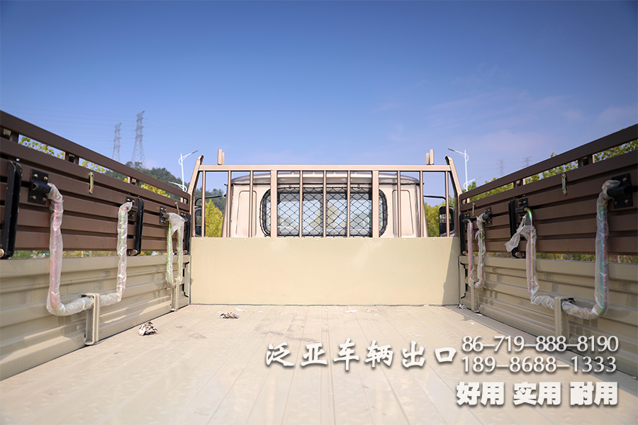 东风25Y,军绿色越野卡车,运兵车,EQ2082,带绞盘的越野车,尖头货车