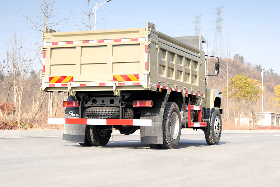 东风四驱，东风4x4，东风四驱尖头大玻璃越野卡车底盘，东风四驱底盘出口，东风底盘出口厂家