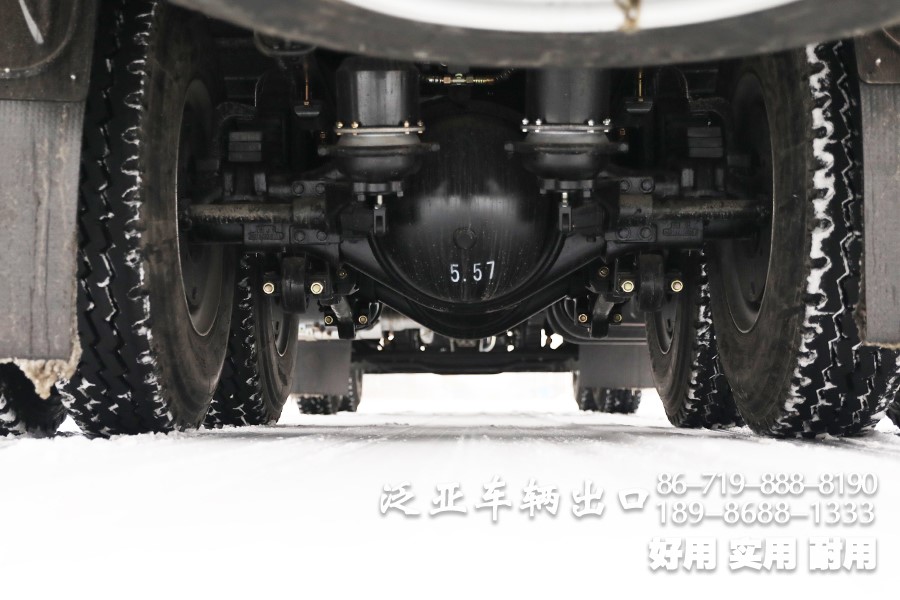 东风8x4仓栅车，东风平头一排半驾驶室，东风重型仓栅车，东风大承载力越野卡车，东风十二档变速卡车，东风420L油箱，仓栅运输车，大马力卡车