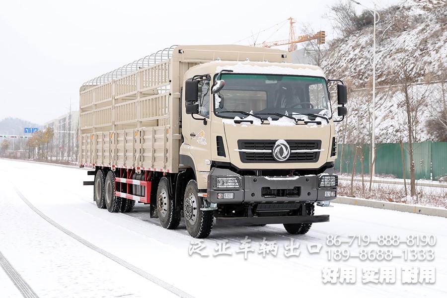 东风8x4仓栅车，东风平头一排半驾驶室，东风重型仓栅车，东风大承载力越野卡车，东风十二档变速卡车，东风420L油箱，仓栅运输车，大马力卡车