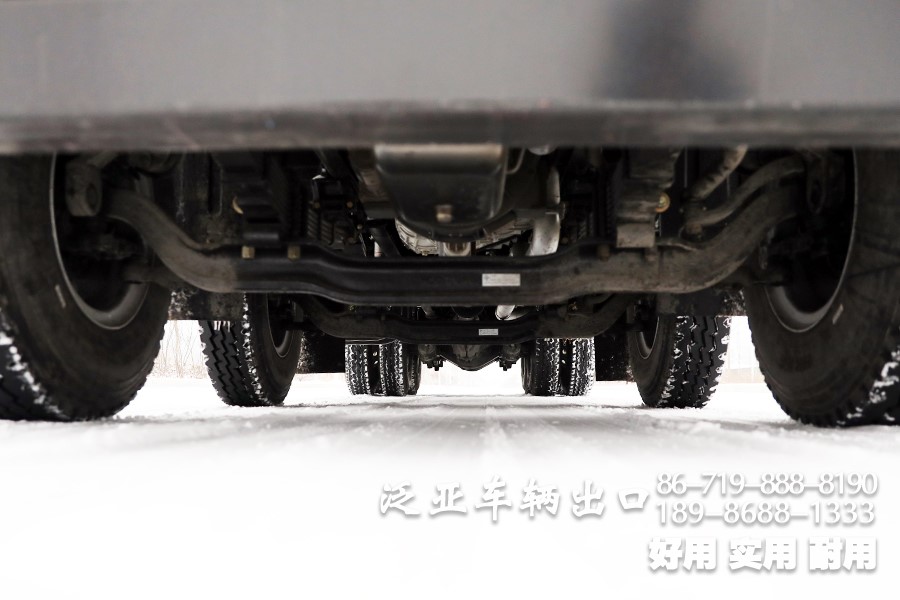 东风8x4仓栅车，东风平头一排半驾驶室，东风重型仓栅车，东风大承载力越野卡车，东风十二档变速卡车，东风420L油箱，仓栅运输车，大马力卡车