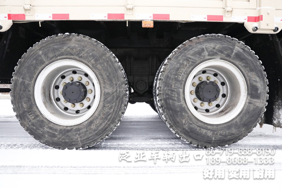 东风8x4仓栅车，东风平头一排半驾驶室，东风重型仓栅车，东风大承载力越野卡车，东风十二档变速卡车，东风420L油箱，仓栅运输车，大马力卡车