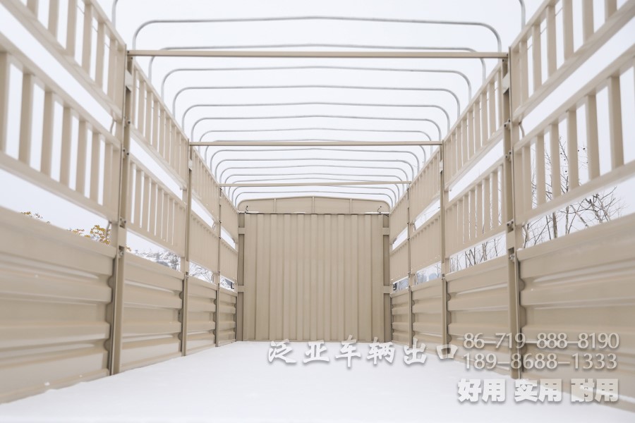 东风8x4仓栅车，东风平头一排半驾驶室，东风重型仓栅车，东风大承载力越野卡车，东风十二档变速卡车，东风420L油箱，仓栅运输车，大马力卡车