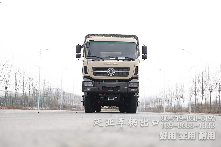 东风8x8，大马力仓栅车整车，450马力，手动十档越野专用运输车